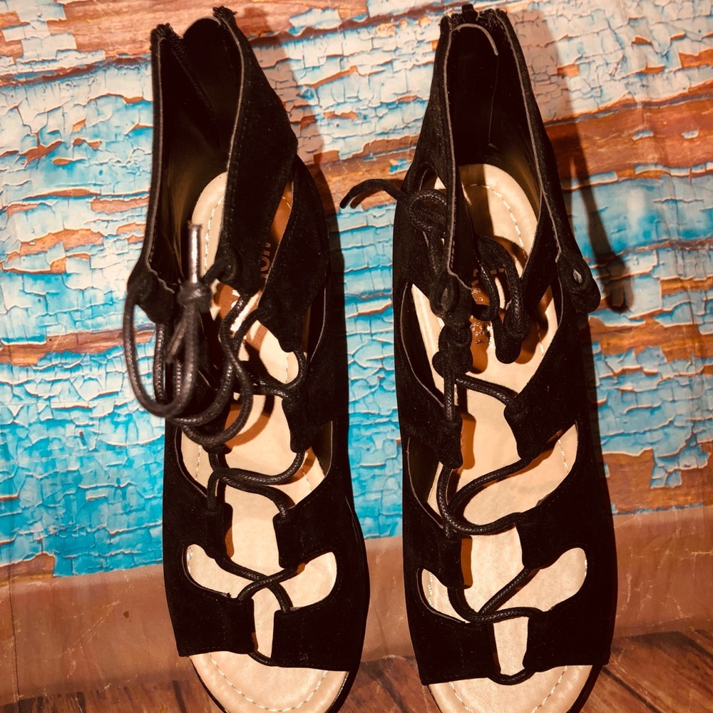 DOLLSKILL DELO LACE UP BLACK VELVET SANDALS 8 - Picture 7 of 9